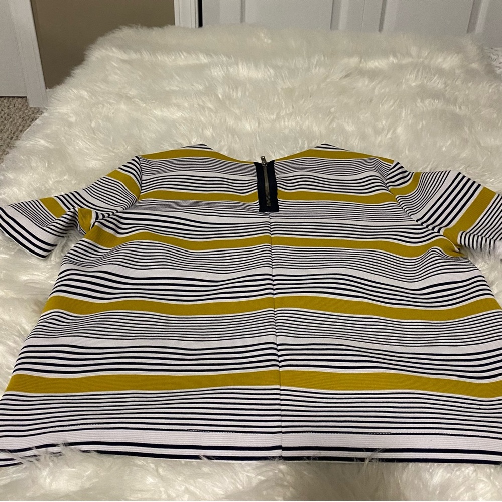 Tops - Picture 2 of 3